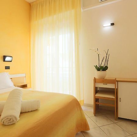 Hotel De La Ville Rimini Buitenkant foto